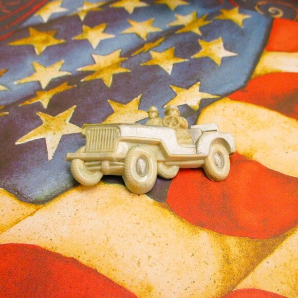 WWII MILITARY Home Front Jeep Soldiers Brooch ~ VINTAGE Military Jeep Book Piece - Picture 7 of 16
